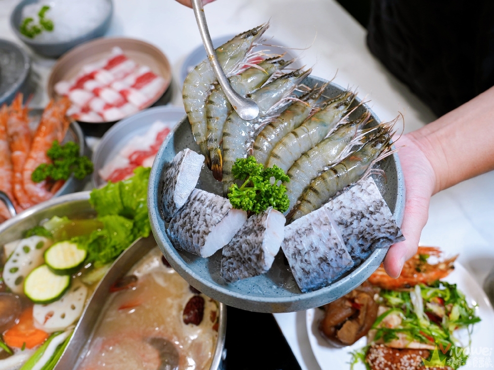 苗栗頭份美食｜『鼎熹華韻鍋物』超狂火鍋自助吧吃到飽！肉盤+海鮮+菜盤任你拿～還有熟食,炸物,罐裝啤酒,甜點,雪花冰,多款冰品！