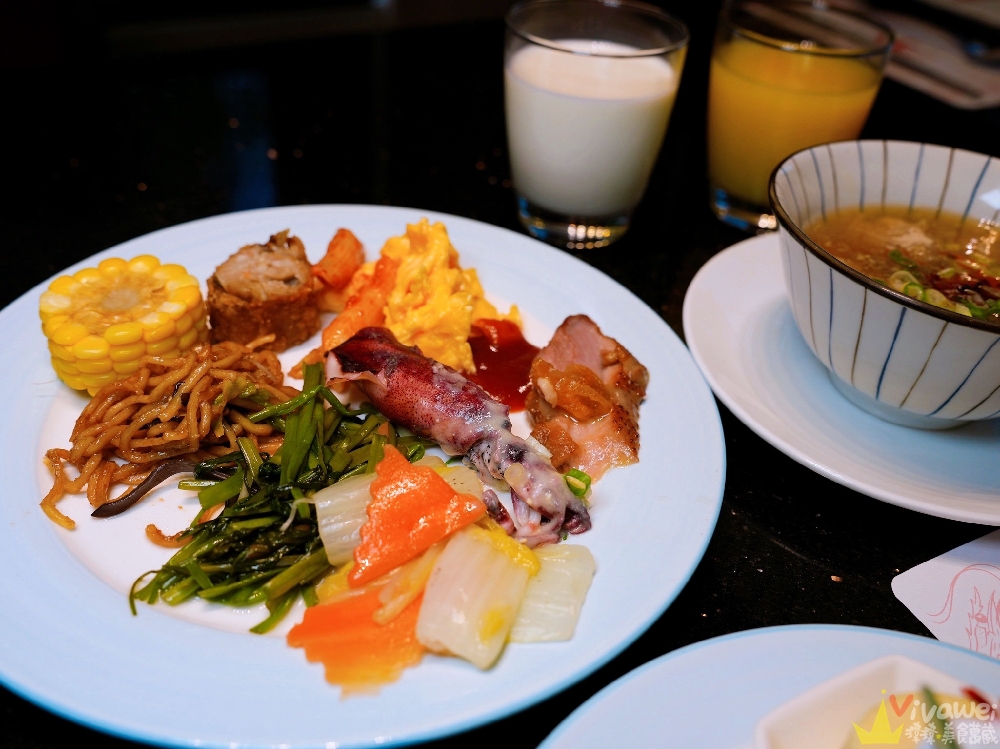 宜蘭礁溪住宿｜『長榮鳳凰酒店(礁溪)』開箱生日我最大方案&鳳凰飴號！客房生日布置&免費生日蛋糕！鳳凰飴號的星巴克咖啡下午茶&晚上Happy Hour暢飲！