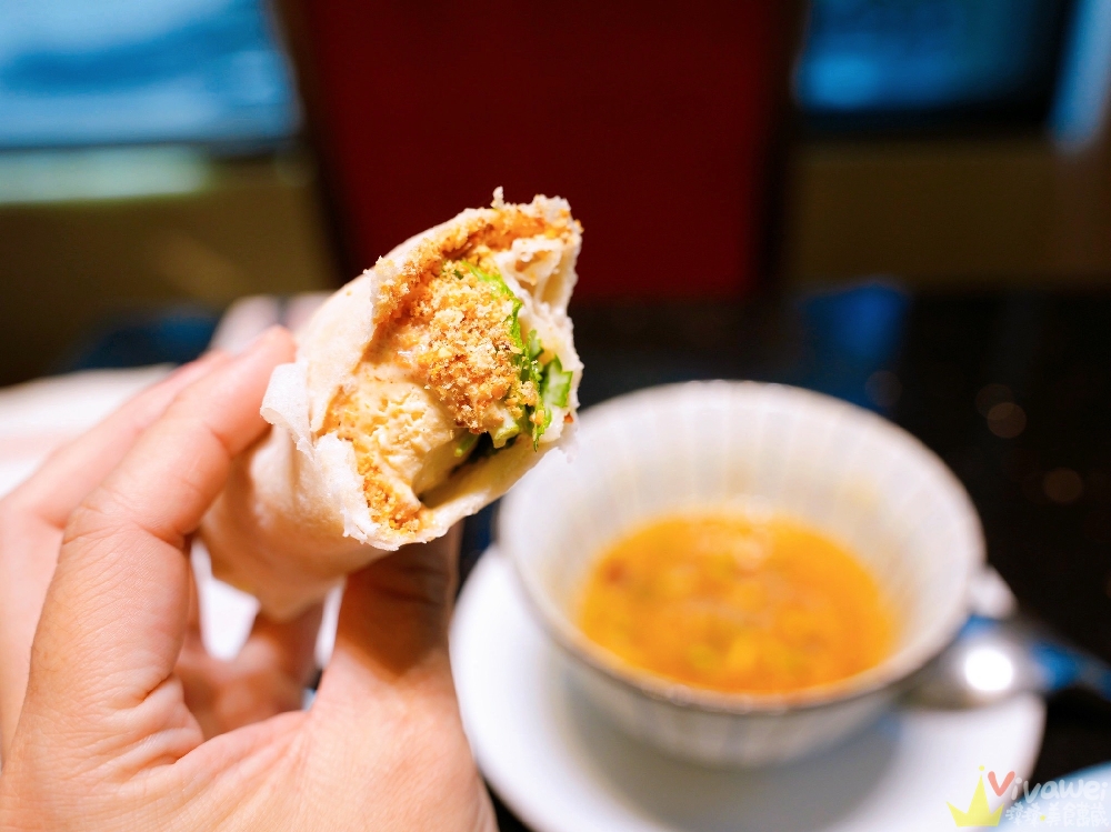 宜蘭礁溪住宿｜『長榮鳳凰酒店(礁溪)』開箱生日我最大方案&鳳凰飴號！客房生日布置&免費生日蛋糕！鳳凰飴號的星巴克咖啡下午茶&晚上Happy Hour暢飲！