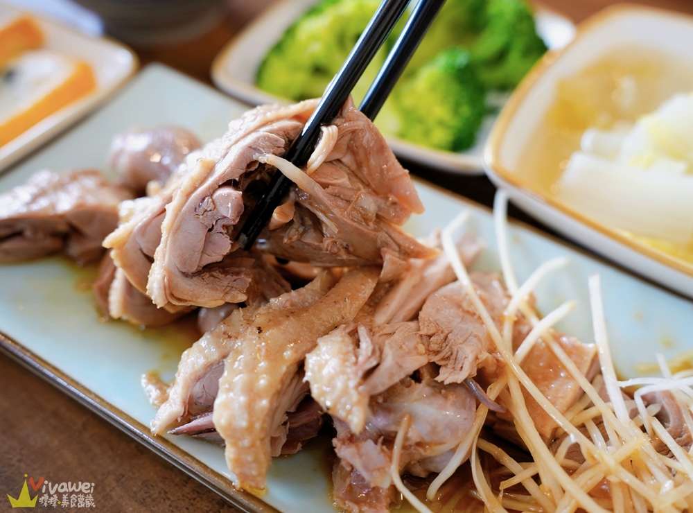 宜蘭五結美食｜『鴨寶鴨肉飯』Google破千則4.4顆星評論～有多樣涼拌小菜的熱門小吃店！