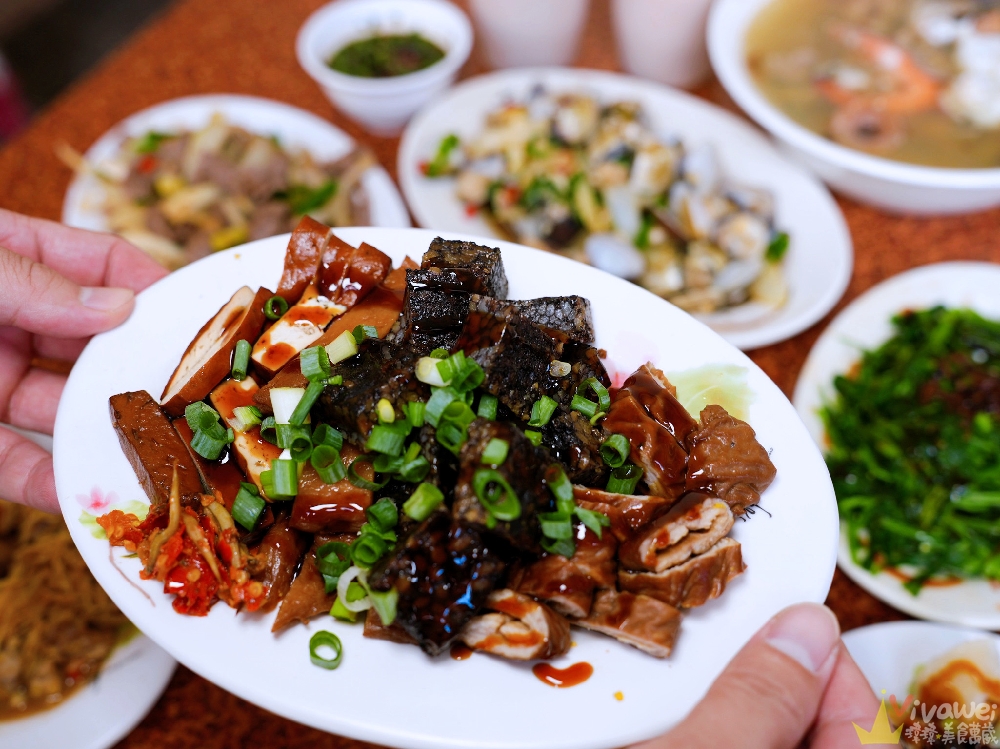 苗栗市美食｜『真香小吃』平價熱炒小吃~還有麵食和炒飯~內用有冷氣開放還有冬瓜茶免費暢飲~