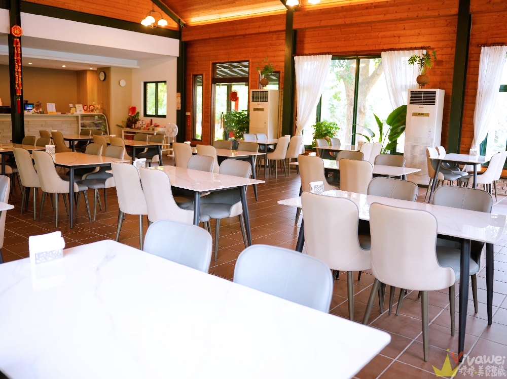 苗栗獅潭美食｜『光之彩庭園餐廳』附設免費停車位！親子友善&輪椅友善&寵物友善的舒適用餐空間～有義大利麵,火鍋,披薩,甜點下午茶!