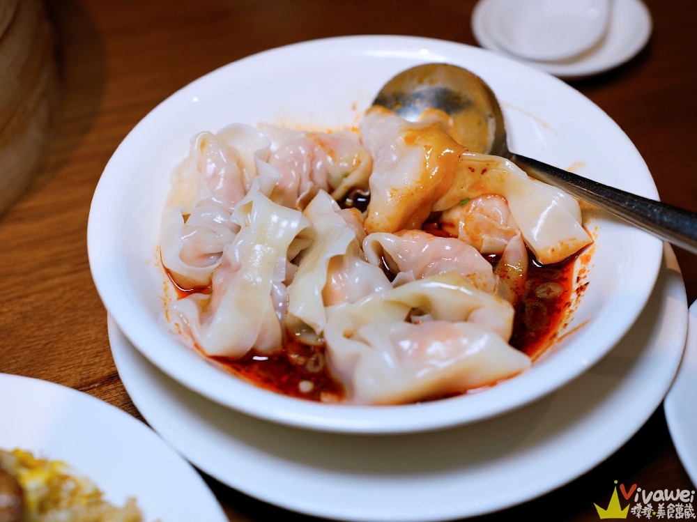 台北信義美食｜『鼎泰豐-台北101店』台北101最夯排隊店！觀光客必朝聖的小籠包名店！隱藏版吃法大公開！