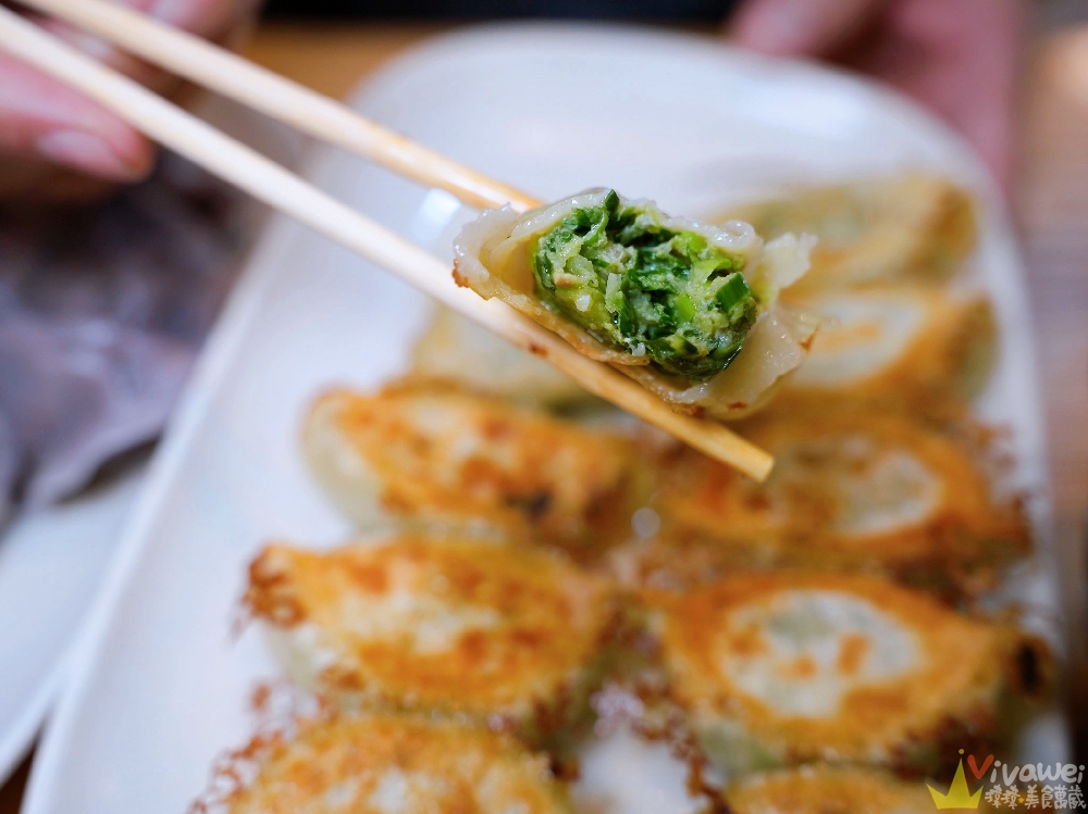 桃園中壢美食｜『餃餃好喫-深夜食堂』營業至凌晨兩點的深夜食堂！必吃膠質滿滿的滷肉飯&金黃酥脆的煎餃！