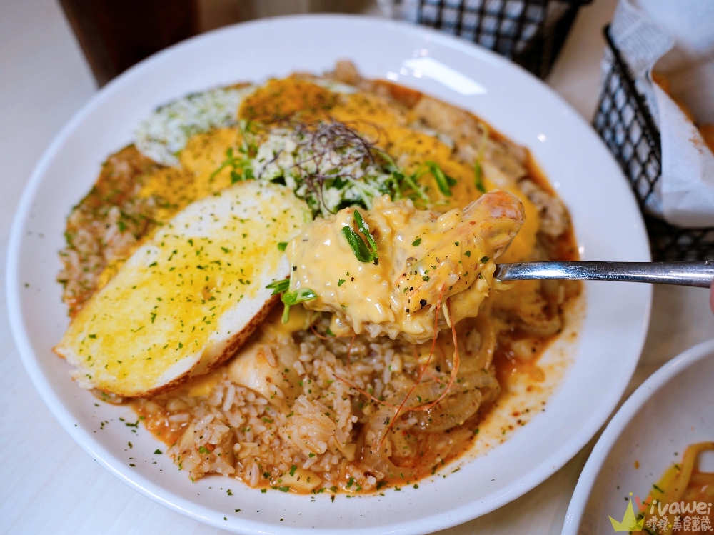 桃園中壢美食｜『好哄HAO HONG』中原學生最愛的義大利麵！份量十足的義大利麵&燉飯！炸物和飲料也很出色！