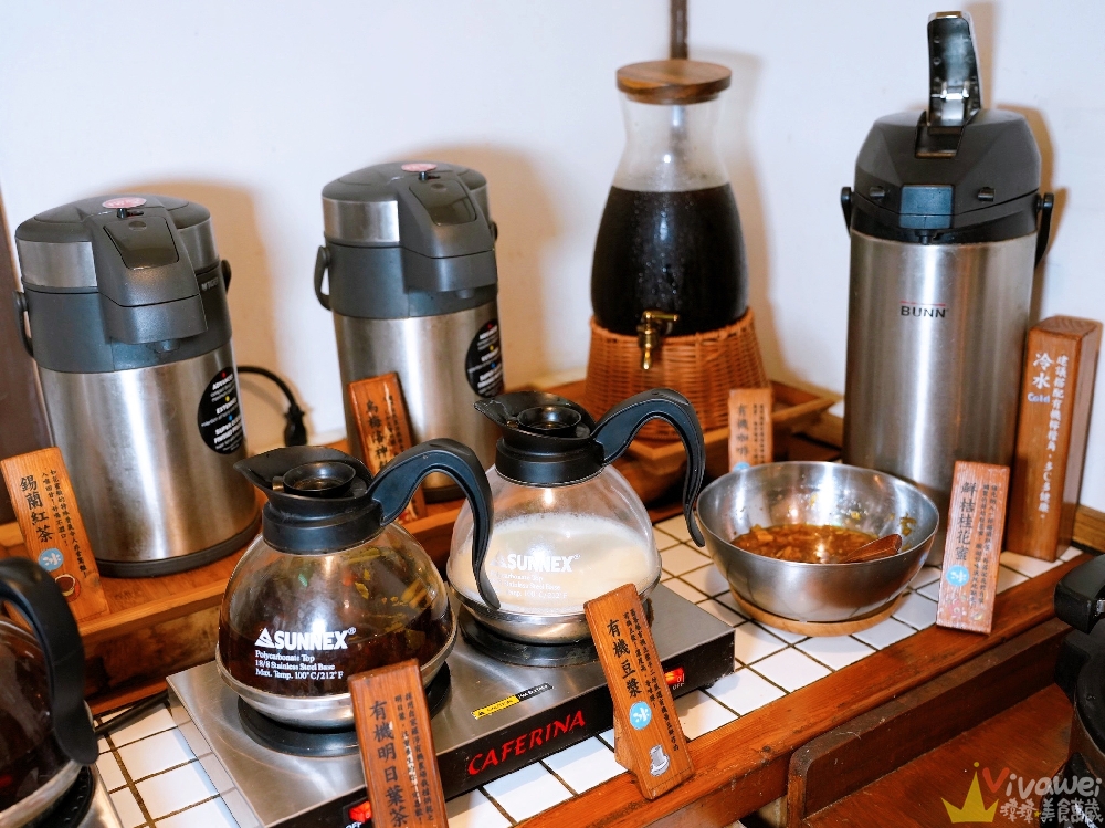 桃園中壢美食｜『蕃薯藤-TINA廚房 中壢壢景町店』點主餐即可享有半自助式健康豐盛餐！主打食當地/食當季/食有機！