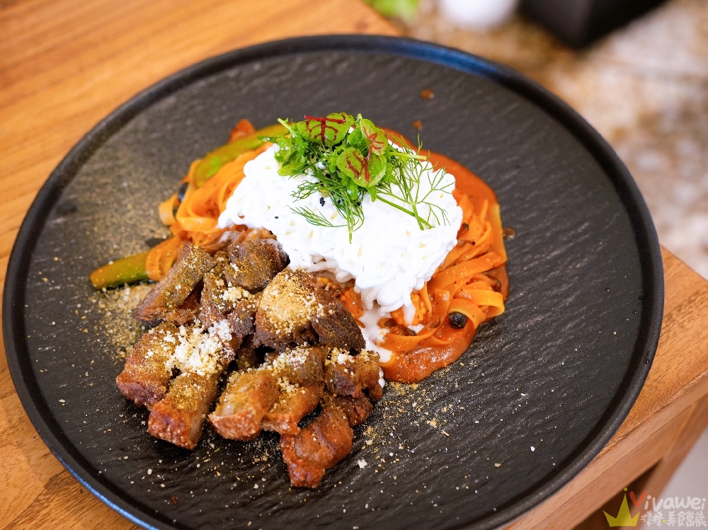 桃園中壢美食|『旿野曜初Café Brunch』質感系咖啡廳~好吃的韓國辣雞奶油麵&巧克力巴斯克蛋糕~很適合聚餐~約會~拍美照! 桃園中壢美食|『旿野曜初Café Brunch』質感系咖啡廳~好吃的韓國辣雞奶油麵&巧克力巴斯克蛋糕~很適合聚餐~約會~拍美照!