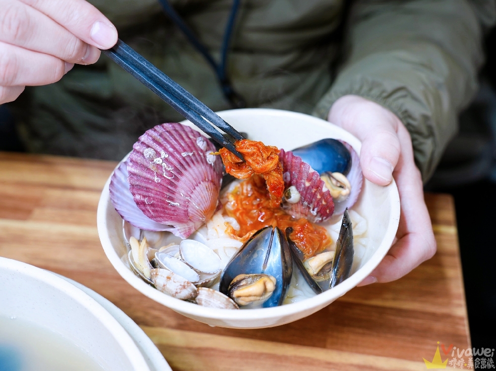韓國釜山美食｜『31cm海鮮刀削麵』海雲台傳統市場熱門的海鮮刀削麵~清爽鮮甜的湯頭和滿滿海鮮貝類！
