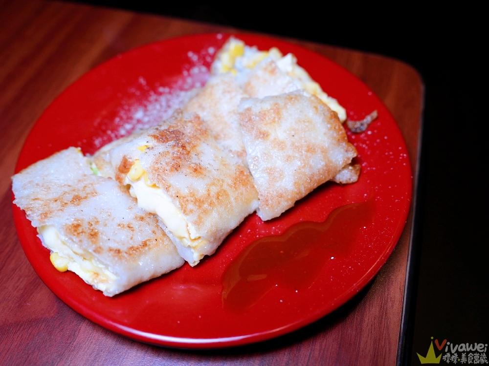 桃園中壢美食｜『布朗奇Brunch早午餐』中壢SOGO海華商圈早餐！主打超厚蛋餅&手作飯糰&老眷村水餃！