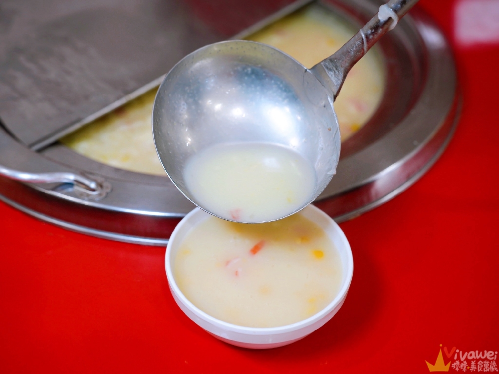 苗栗市美食｜『紅吱吱平價牛排館-苗栗店』排餐只要180元起~可免費加麵一次！自助吧享濃湯,爆米花,抹醬吐司,冷熱飲,霜淇淋免費吃到飽！