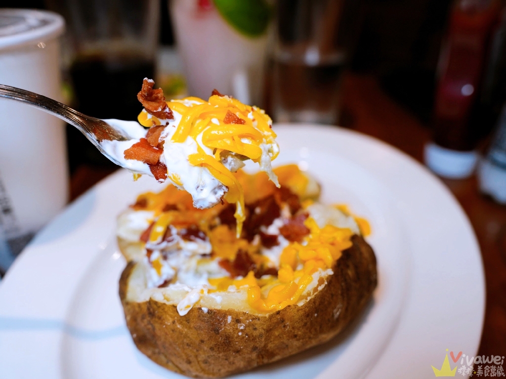 桃園中壢美食|『Texas Roadhouse 德州鮮切牛排』青埔新光影城/置地廣場xpark二樓!美式排餐專賣店~內用餐包&花生無限吃到飽! 桃園中壢美食|『Texas Roadhouse 德州鮮切牛排』青埔新光影城/置地廣場xpark二樓!美式排餐專賣店~內用餐包&花生無限吃到飽!