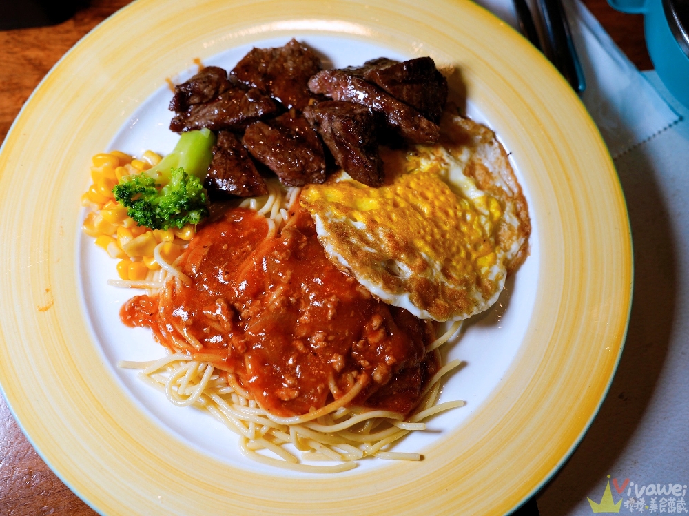 宜蘭五結美食|『來來牛排』在地老字號排隊餐廳!附設免費停車場!必吃蒜酥牛排+香菜加好加滿!紅茶和酥皮濃湯超加分! 宜蘭五結美食|『來來牛排』在地老字號排隊餐廳!附設免費停車場!必吃蒜酥牛排+香菜加好加滿!紅茶和酥皮濃湯超加分!