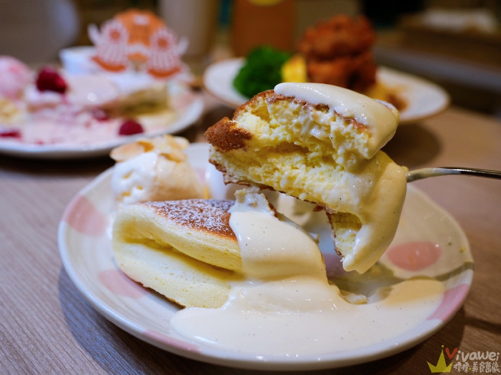 台北信義美食｜『Woosa洋食 屋莎洋食鬆餅屋-信義A8店』甜點必吃舒芙蕾鬆餅~鹹食主餐也很好吃！