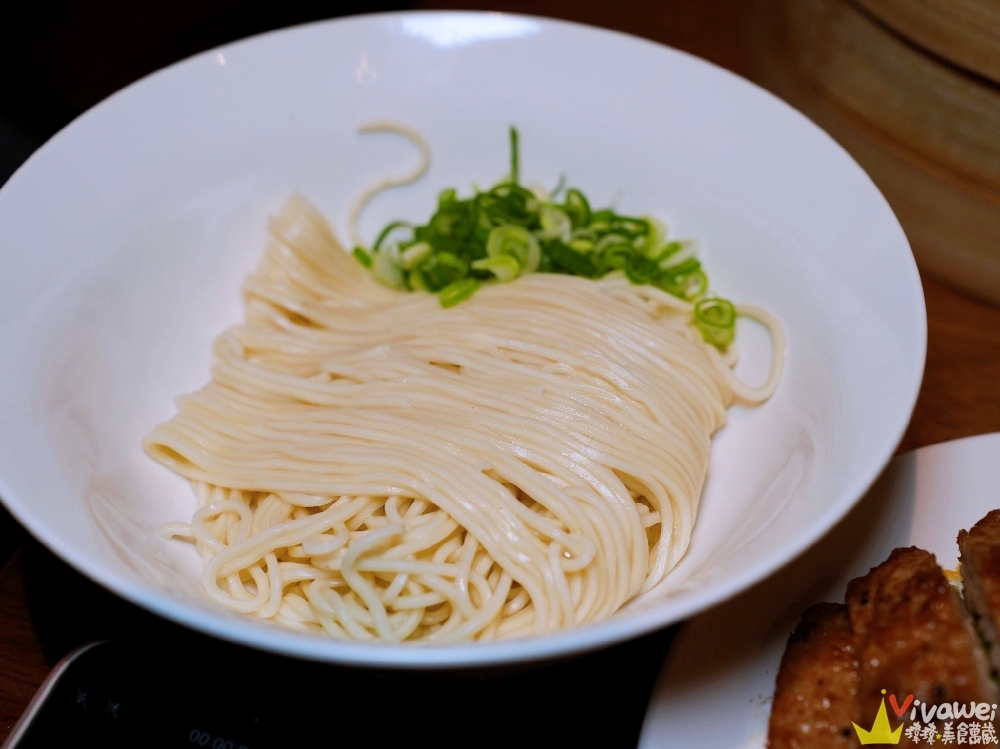 台北信義美食｜『鼎泰豐-台北101店』台北101最夯排隊店！觀光客必朝聖的小籠包名店！隱藏版吃法大公開！