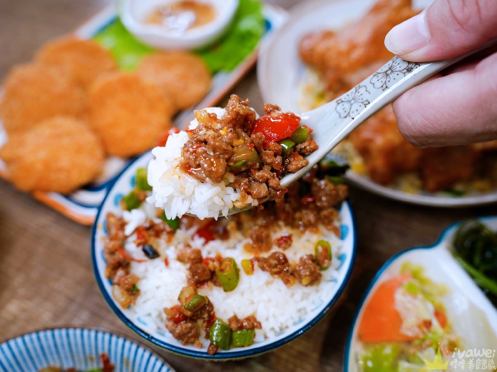 桃園中壢美食｜『壹食貳香』內壢專賣中式與泰式的美味小餐館！必吃雞腿炒飯&金錢蝦餅！