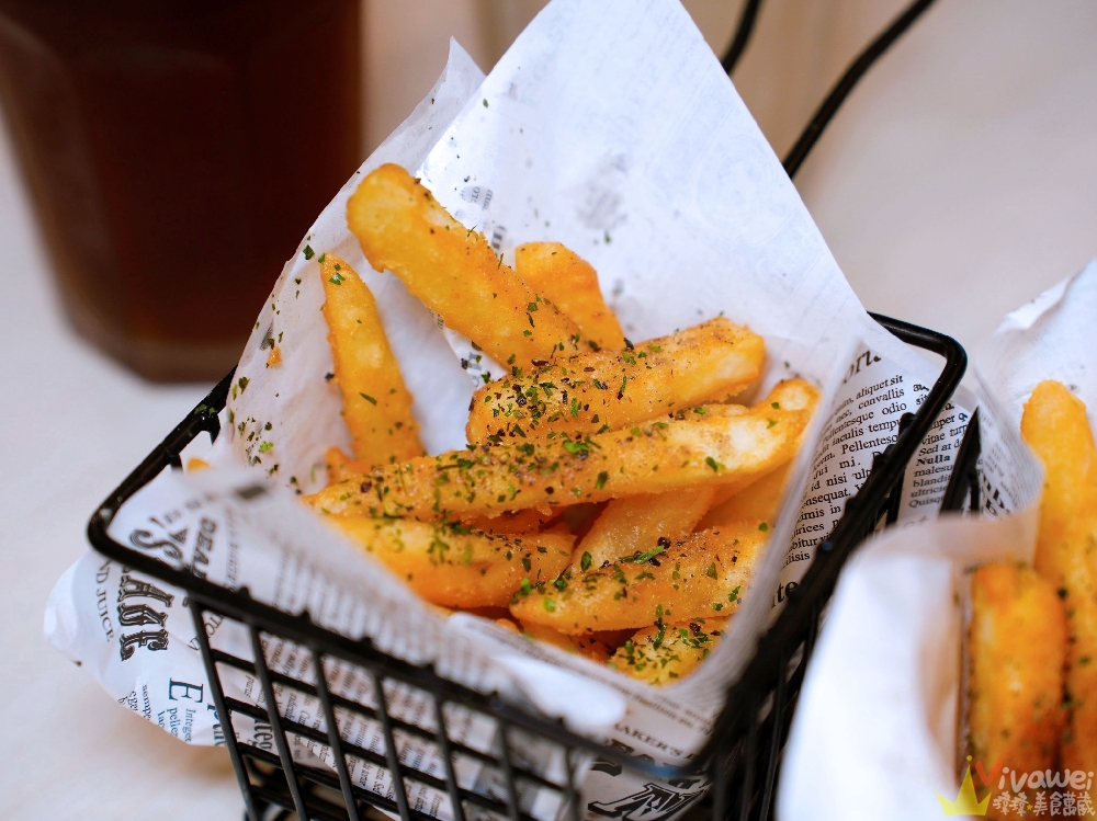 桃園中壢美食｜『好哄HAO HONG』中原學生最愛的義大利麵！份量十足的義大利麵&燉飯！炸物和飲料也很出色！