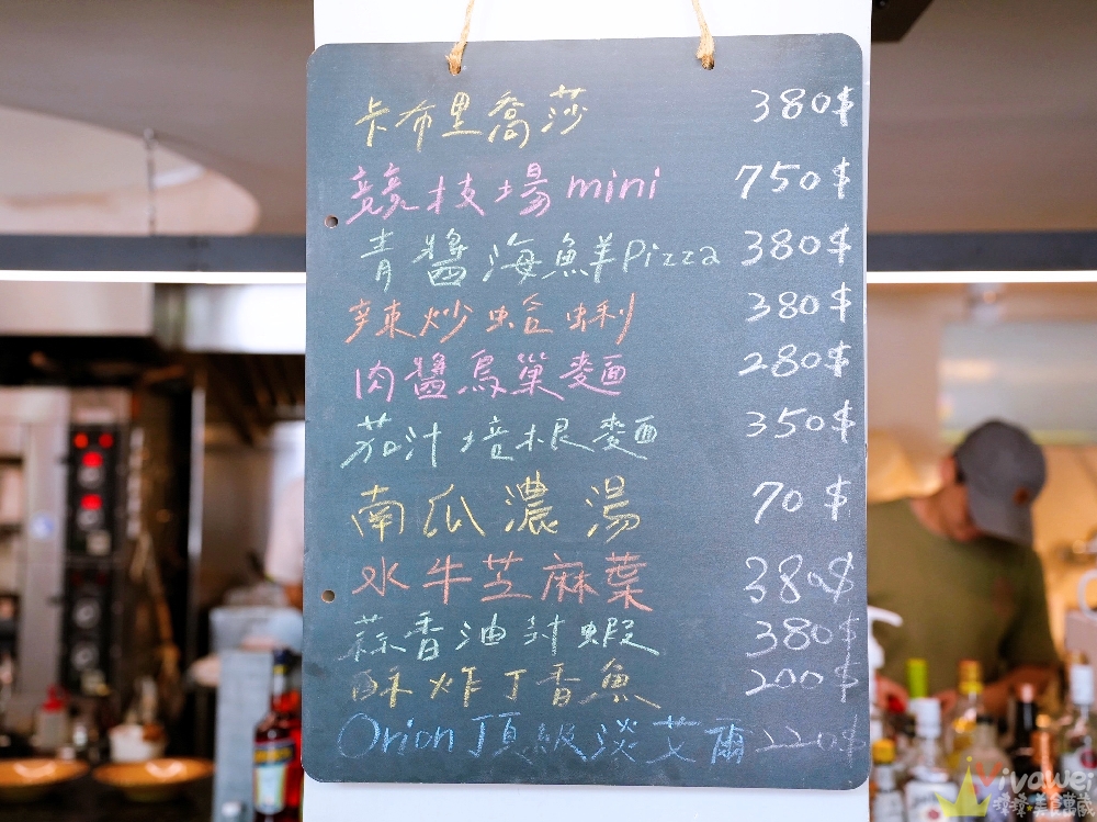 桃園中壢美食｜『品手感披薩 Pin Pizza Bar』內壢現烤披薩香氣逼人！招牌阿山哥鹹豬肉披薩&五種起司披薩！