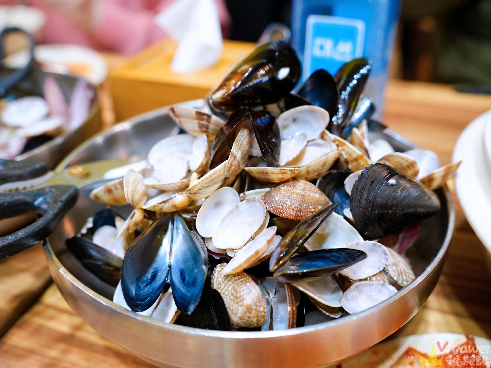 韓國釜山美食｜『31cm海鮮刀削麵』海雲台傳統市場熱門的海鮮刀削麵~清爽鮮甜的湯頭和滿滿海鮮貝類！