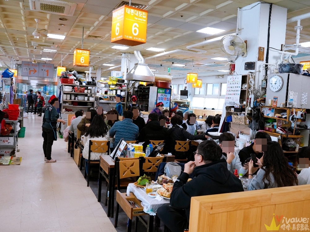韓國釜山美食｜『札嘎其海鮮市場攻略』100號攤位～帝王蟹價格公開～中文阿珠媽帶位＋料理費＋真實心得分享！