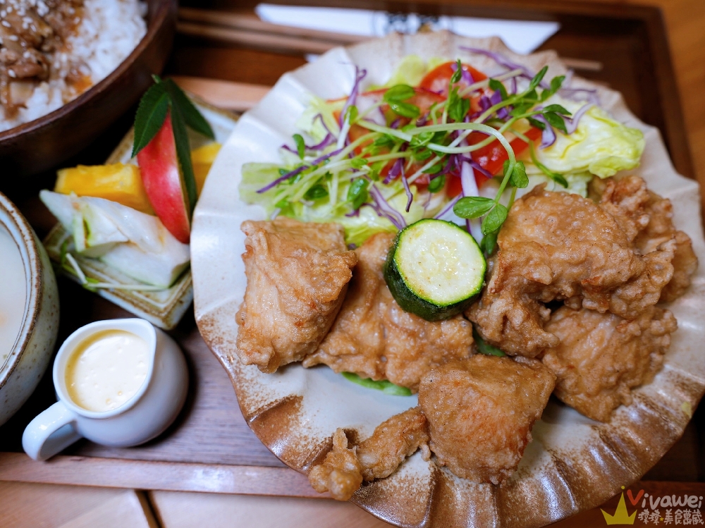 宜蘭三星美食｜『露露咖啡Lulü Coffee』免費停車、人氣炸雞飯糰套餐、甜點下午茶一次滿足！