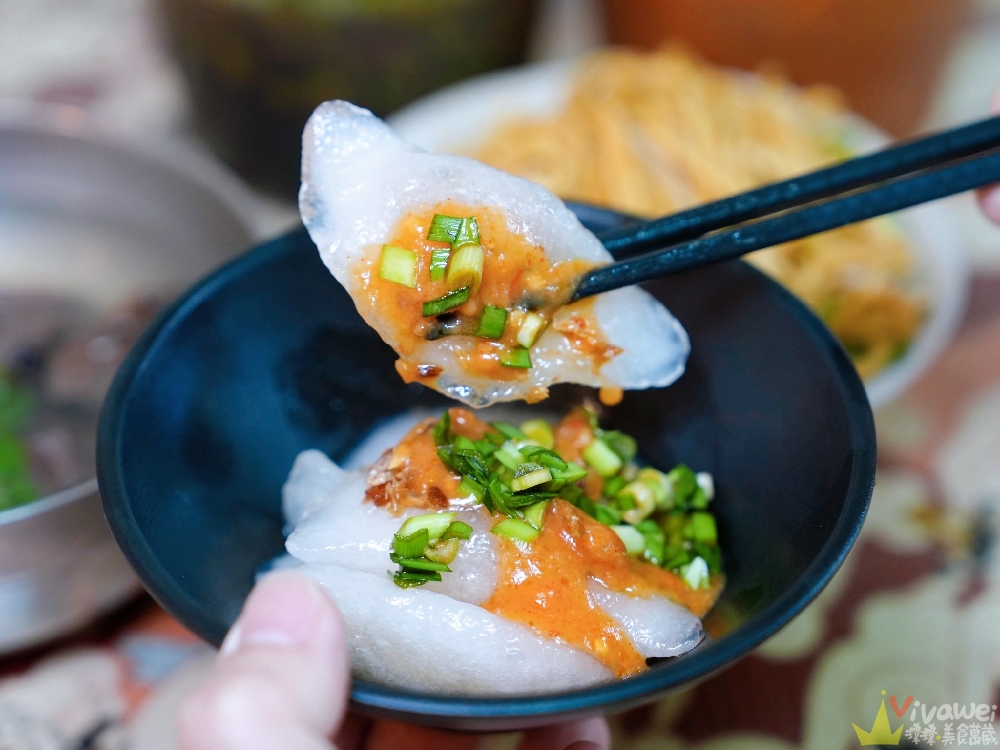 苗栗市美食｜『水上人家』客家美食街老字號小吃！招牌炸鴨血湯、Q彈乾水晶餃與炒麵！