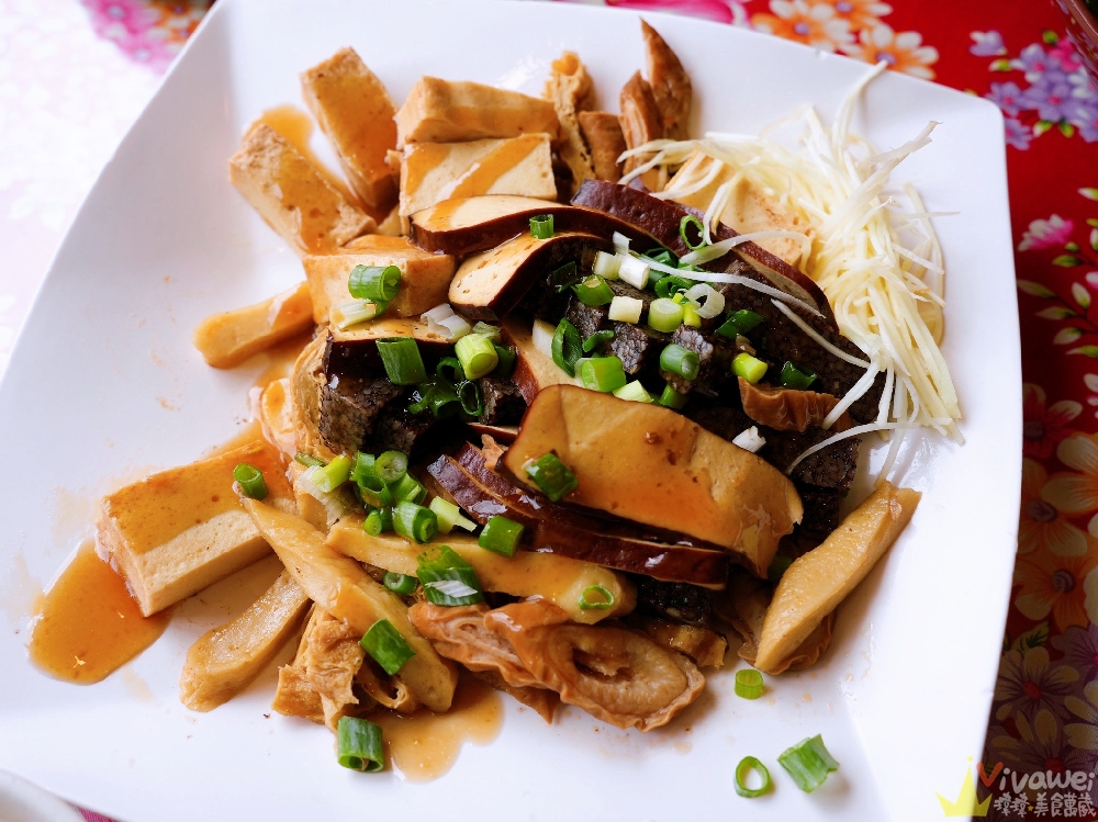 桃園內壢美食｜『元生牛肉麵館』人氣牛肉麵＆現切滷味！內用豆花吃到飽～我一口氣吃了3碗！