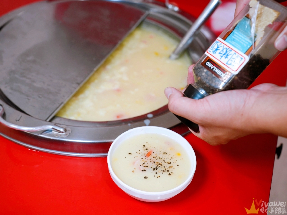 苗栗市美食｜『紅吱吱平價牛排館-苗栗店』排餐只要180元起~可免費加麵一次！自助吧享濃湯,爆米花,抹醬吐司,冷熱飲,霜淇淋免費吃到飽！