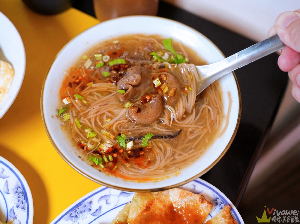 桃園平鎮美食|『巷仔口早餐』隱藏版的無招牌早餐!招牌手工現桿蛋餅~搭配麵線&滷肉飯等中式早餐! 桃園平鎮美食|『巷仔口早餐』隱藏版的無招牌早餐!招牌手工現桿蛋餅~搭配麵線&滷肉飯等中式早餐!