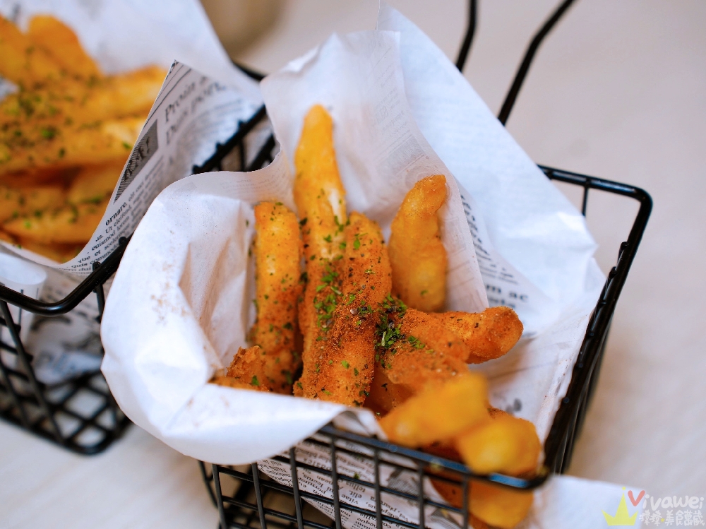 桃園中壢美食｜『好哄HAO HONG』中原學生最愛的義大利麵！份量十足的義大利麵&燉飯！炸物和飲料也很出色！