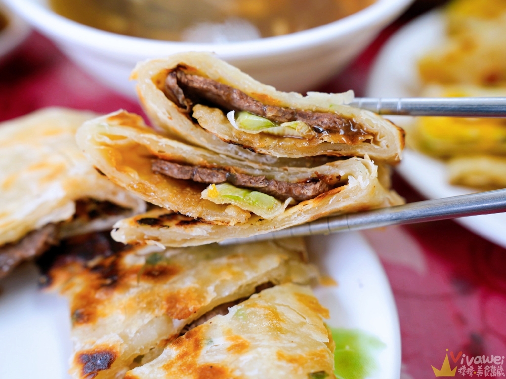 桃園中壢美食｜『三斤大水餃』平價麵食小吃店～點15顆水餃就送酸辣湯～蔥抓餅加蛋也是必吃品項！