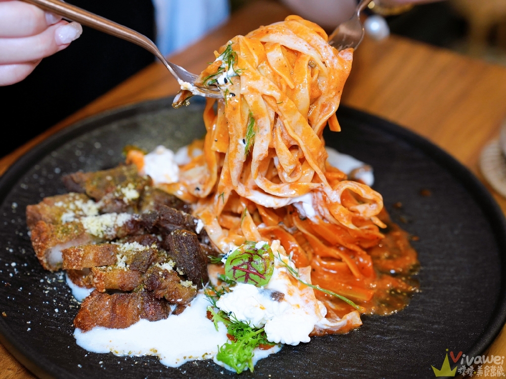 桃園中壢美食|『旿野曜初Café Brunch』質感系咖啡廳~好吃的韓國辣雞奶油麵&巧克力巴斯克蛋糕~很適合聚餐~約會~拍美照! 桃園中壢美食|『旿野曜初Café Brunch』質感系咖啡廳~好吃的韓國辣雞奶油麵&巧克力巴斯克蛋糕~很適合聚餐~約會~拍美照!