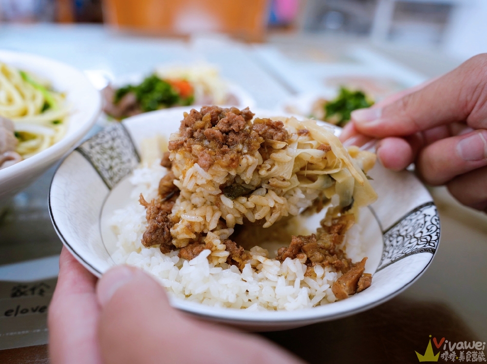 苗栗後龍美食｜『阿國小吃店』平日限定！免費加湯加麵超佛心！在地人激推綜合油麵必吃～韭菜醬油更是靈魂！