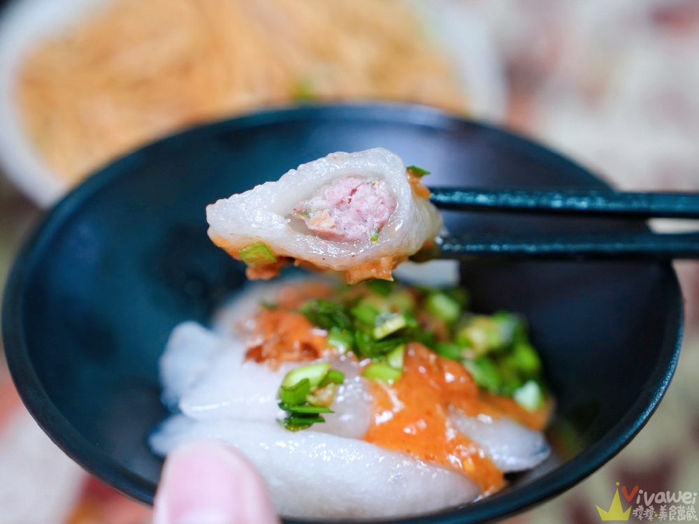 苗栗市美食｜『水上人家』客家美食街老字號小吃！招牌炸鴨血湯、Q彈乾水晶餃與炒麵！