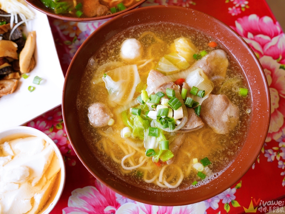 桃園內壢美食｜『元生牛肉麵館』人氣牛肉麵＆現切滷味！內用豆花吃到飽～我一口氣吃了3碗！