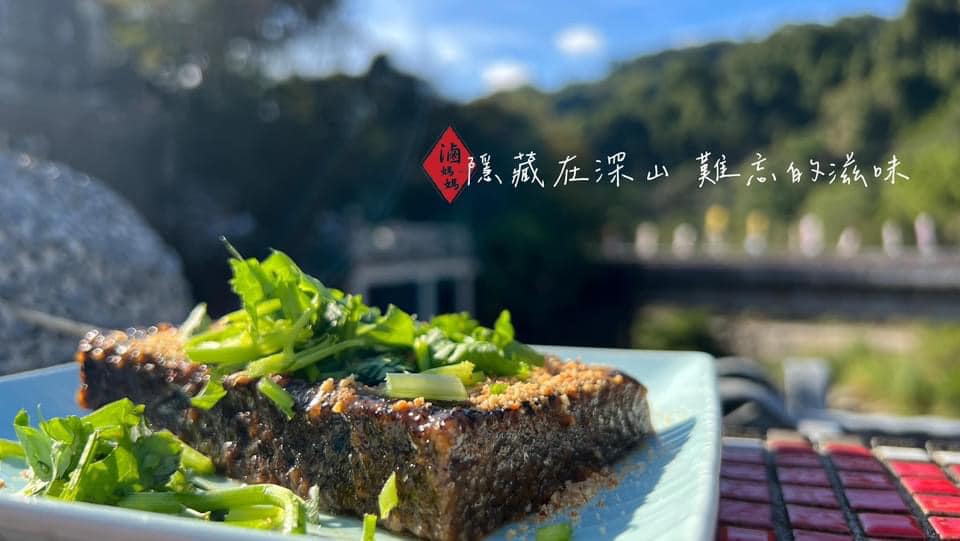 苗栗泰安美食｜『滷媽媽客家豆干包/現滷豬血糕』清安豆腐街假日限定的超好吃豆干包&豬血糕！