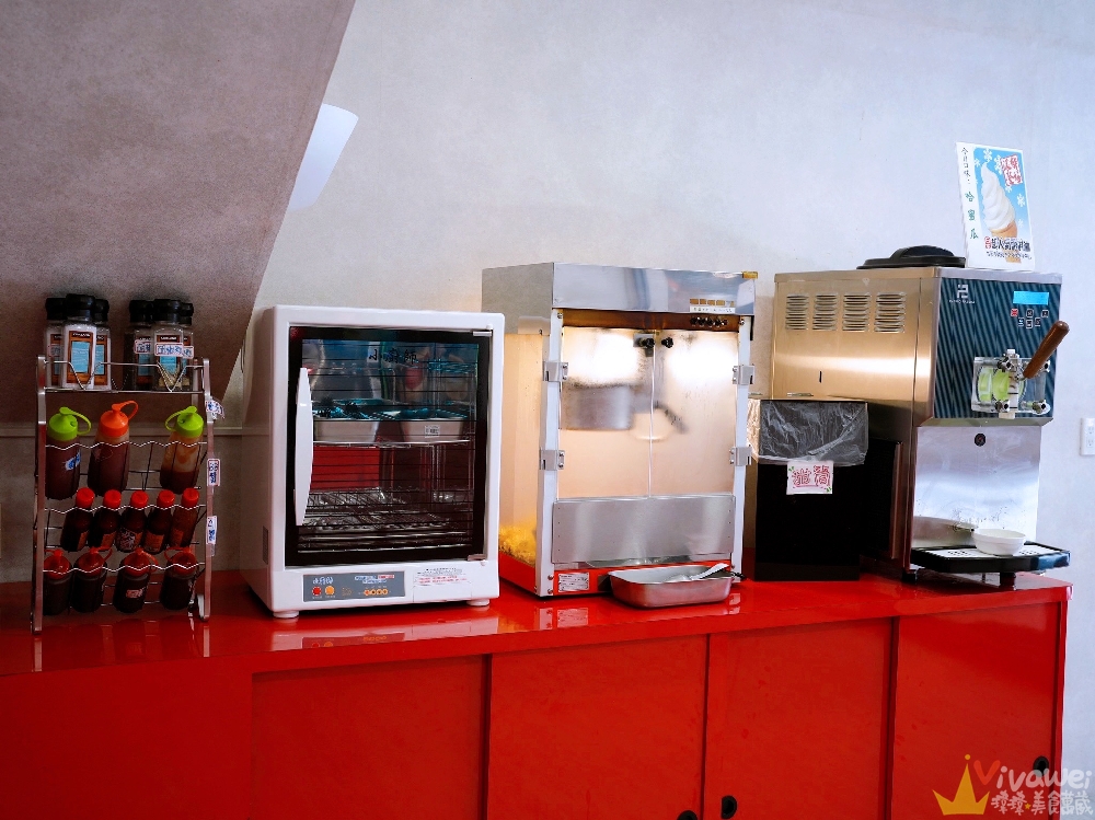 苗栗市美食｜『紅吱吱平價牛排館-苗栗店』排餐只要180元起~可免費加麵一次！自助吧享濃湯,爆米花,抹醬吐司,冷熱飲,霜淇淋免費吃到飽！