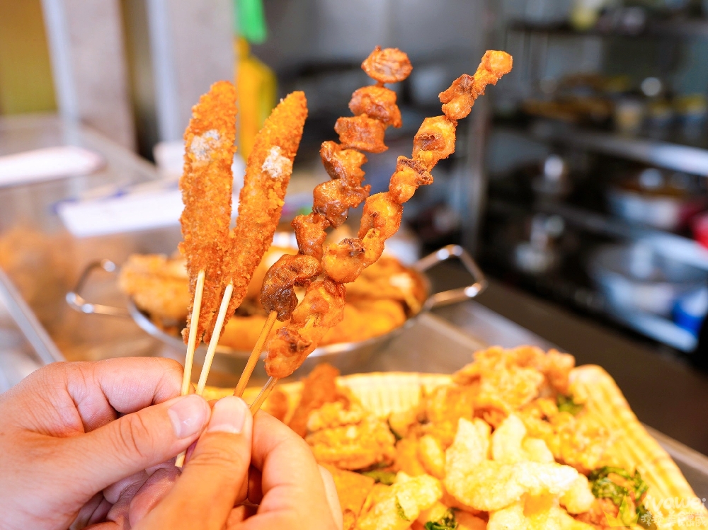 桃園蘆竹美食｜『尚豪轟炸雞翅（坑口店）』平日限定！藏在工業區的好吃炸物專賣！必買魷魚,甜不辣,地瓜～可免費加蒜片！