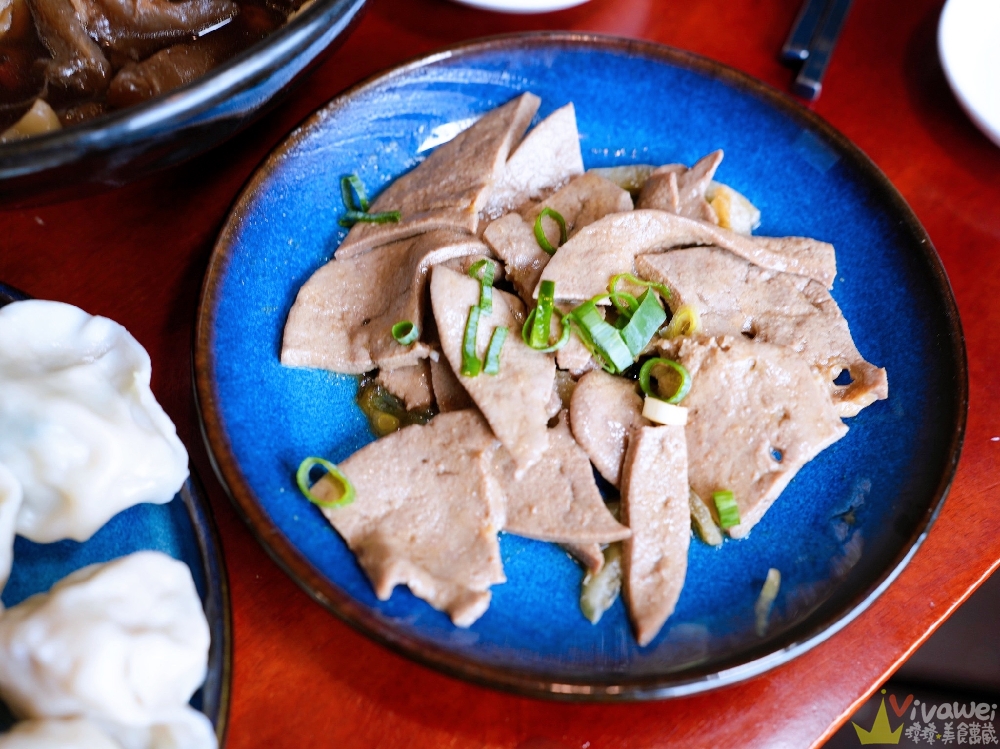 苗栗大湖美食｜『牛宮牛肉麵』大湖晚餐新選擇！免費停車+創意牛肉麵！必吃刺身菲力牛肉麵+手工水餃超有記憶點！