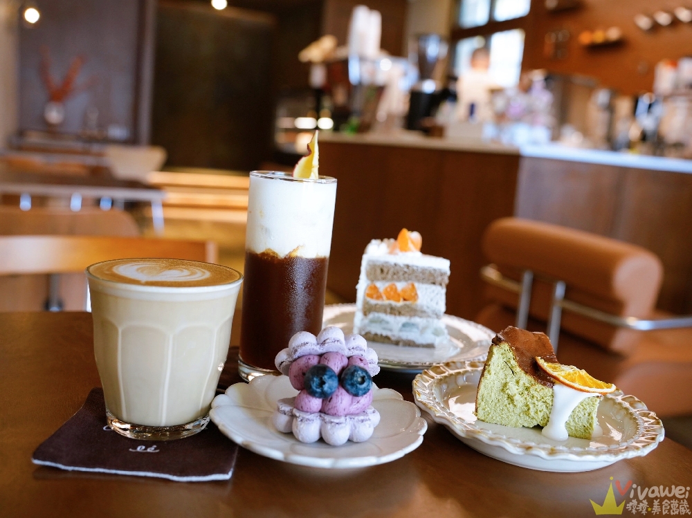 苗栗市美食｜『LI CAFE』近苗栗車站的質感系甜點咖啡店！必吃焙茶水果戚風&藍莓乳酪馬卡龍&奶蓋烏龍巴斯克！
