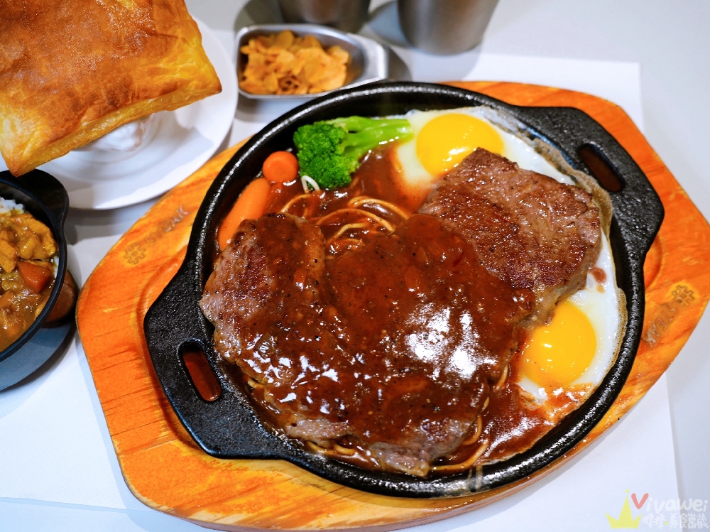 桃園中壢美食|『#STEAK』中壢SOGO附近的平價牛排館!脆皮雞腿排+厚切沙朗牛排~必加黃金蒜片~咖哩飯,玉米濃湯,飲料,霜淇淋吃到飽! 桃園中壢美食|『#STEAK』中壢SOGO附近的平價牛排館!脆皮雞腿排+厚切沙朗牛排~必加黃金蒜片~咖哩飯,玉米濃湯,飲料,霜淇淋吃到飽!