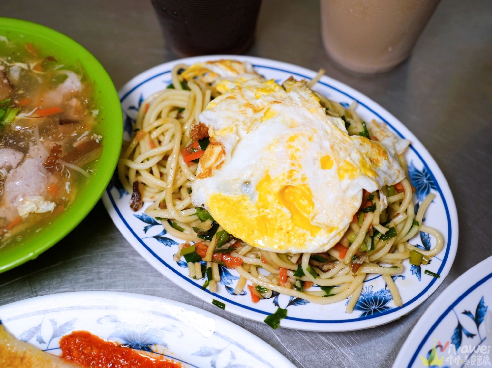 桃園平鎮美食｜『黃媽媽早點客家菜包』生意非常好的老字號早餐！好吃的傳統菜包及草仔粿！還有超多中式早餐品項！