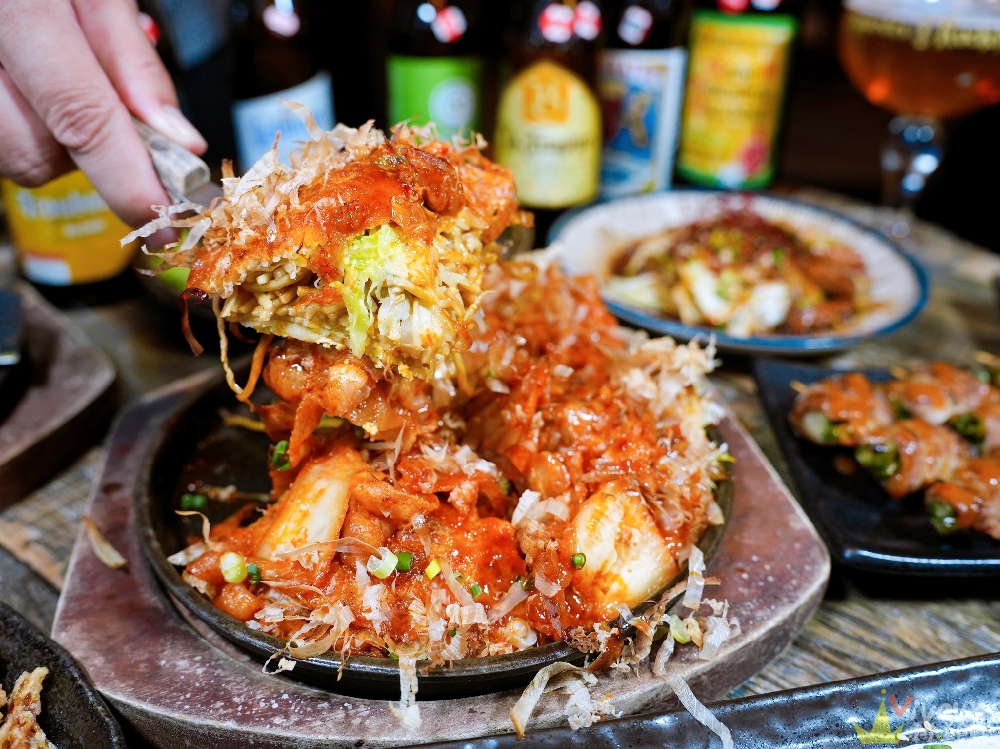 台北中山美食｜『ABV日式居酒館-台北中山店』最具話題性的稻草燒盛合！還有大阪燒,廣島燒,串燒等日式美食~搭配300多款精釀啤酒~小酌小聚的深夜美食首選！