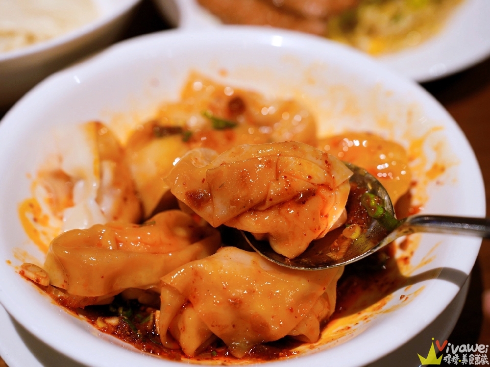 台北信義美食｜『鼎泰豐-台北101店』台北101最夯排隊店！觀光客必朝聖的小籠包名店！隱藏版吃法大公開！