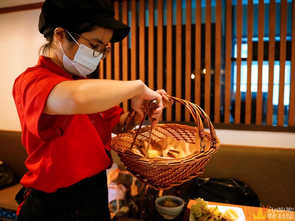 桃園中壢美食｜『蕃薯藤-TINA廚房 中壢壢景町店』點主餐即可享有半自助式健康豐盛餐！主打食當地/食當季/食有機！
