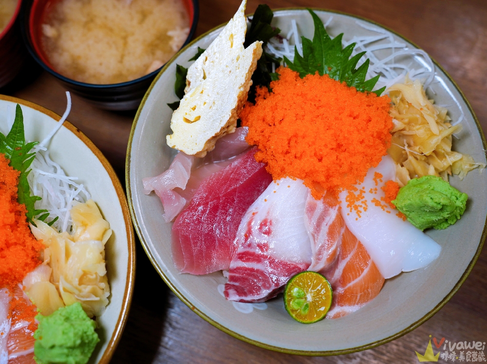 桃園平鎮美食｜『壹鮨丼』平價壽司及生魚片丼飯！內用享湯品及熱茶免費暢飲！