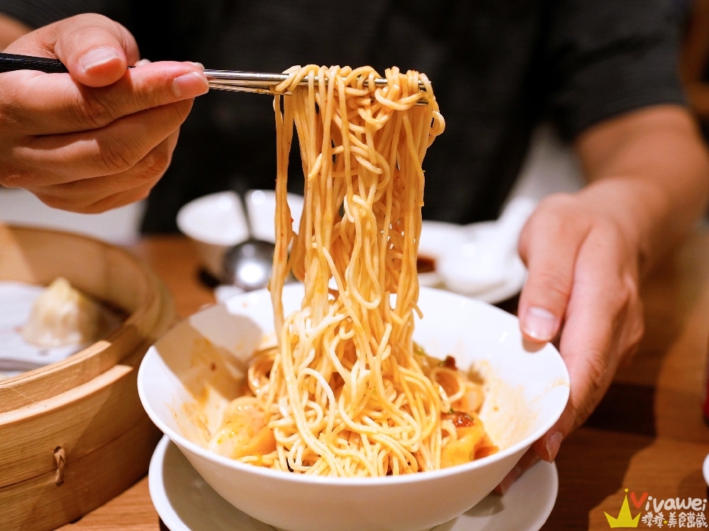 台北信義美食｜『鼎泰豐-台北101店』台北101最夯排隊店！觀光客必朝聖的小籠包名店！隱藏版吃法大公開！