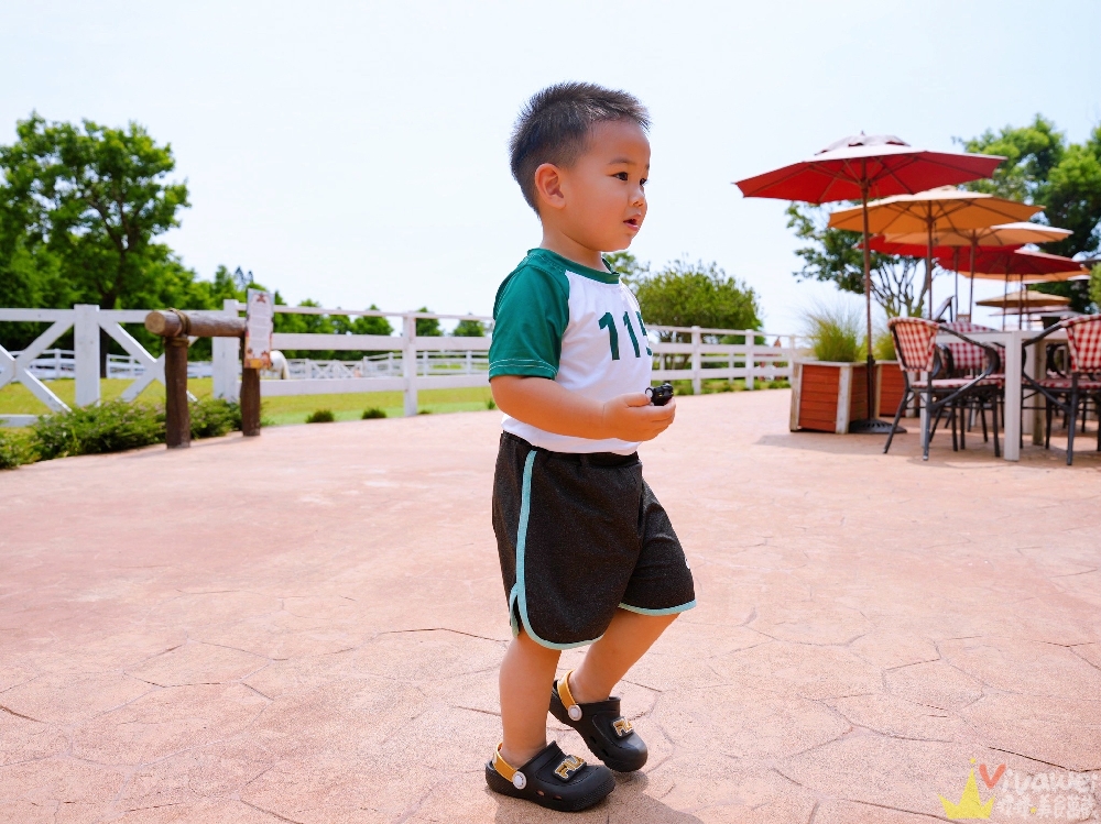 新北三芝美食｜『牛仔莊園』親子餐廳推薦！必吃牧馬人莊園牛排！草原白馬+美式鄉村風超好拍！