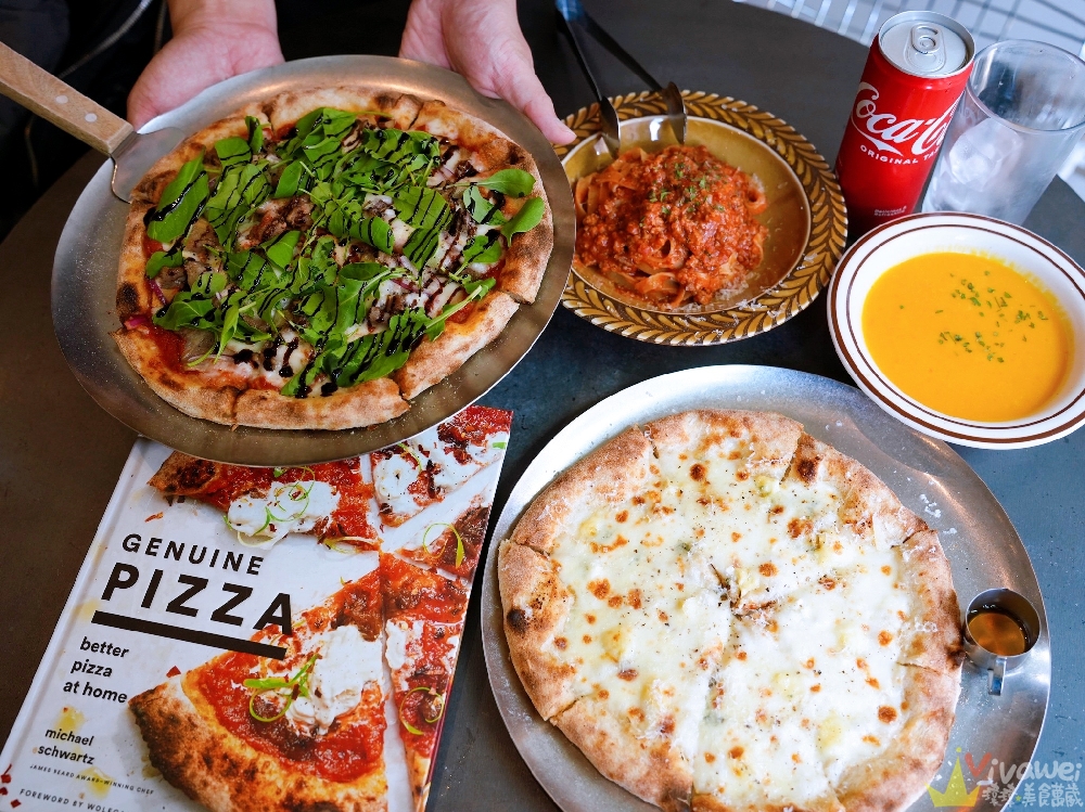 桃園中壢美食｜『品手感披薩 Pin Pizza Bar』內壢現烤披薩香氣逼人！招牌阿山哥鹹豬肉披薩&五種起司披薩！