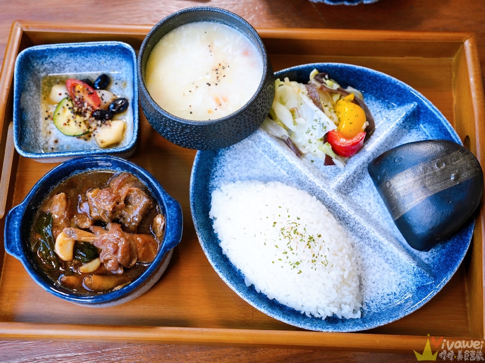 苗栗後龍美食｜『烏色咖啡-高鐵旗艦店』全新開幕！帶有客家元素的黑色質感系餐廳！有正餐料理及後龍店限定的雞蛋糕！