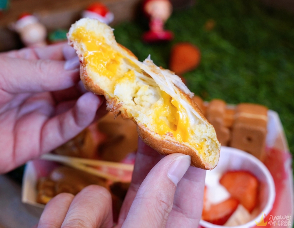 苗栗大湖美食｜『HEN厚實雞蛋糕』大湖酒莊草莓季限定美食推薦~假日才吃得到！必點綜合雞蛋糕+草莓糖葫蘆~造型可愛又好拍！